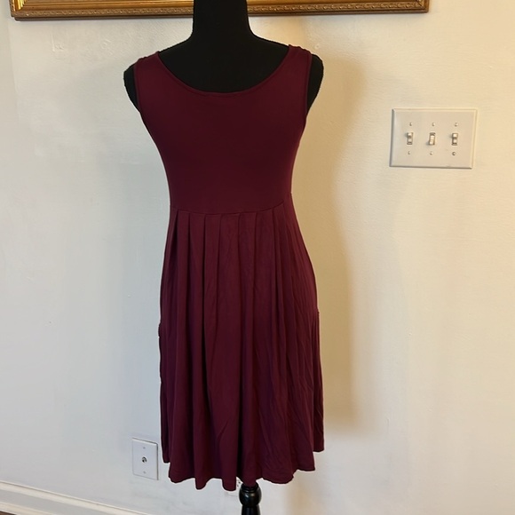 Calvin Klein Sleeveless Pleated Midi Dress with Pockets, Sz. 6. - Picture 5 of 10